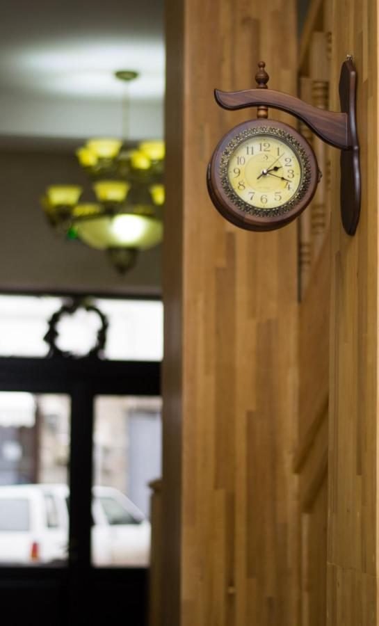 rafinament-hotel-regal-watch